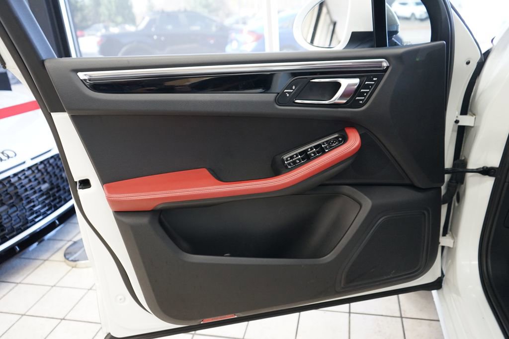 Used 2015 Porsche Macan S w/ Premium Package Plus image 24