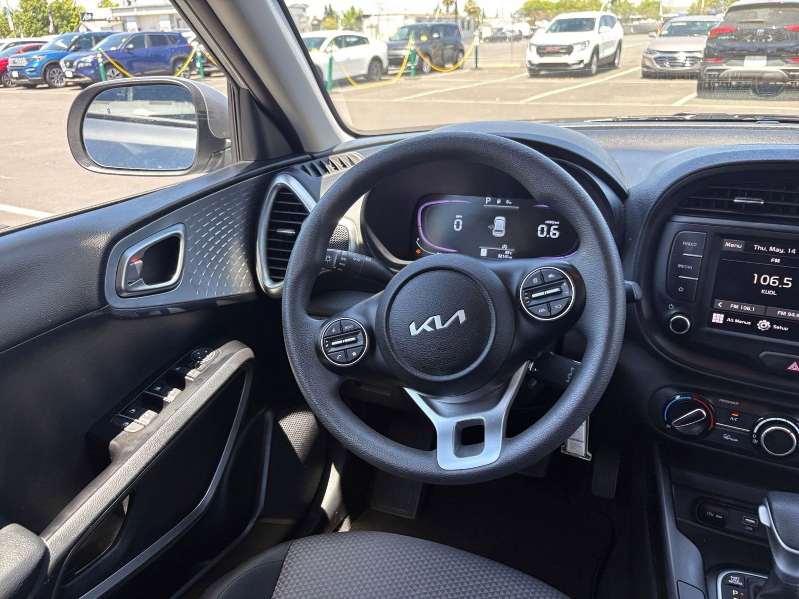 Used 2025 Kia Soul LX w/ LX Technology Package FWD image 32