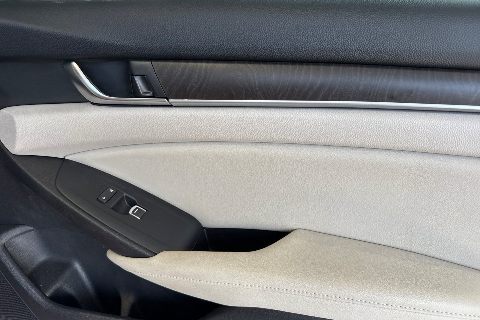 Used 2018 Honda Accord EX-L image 21