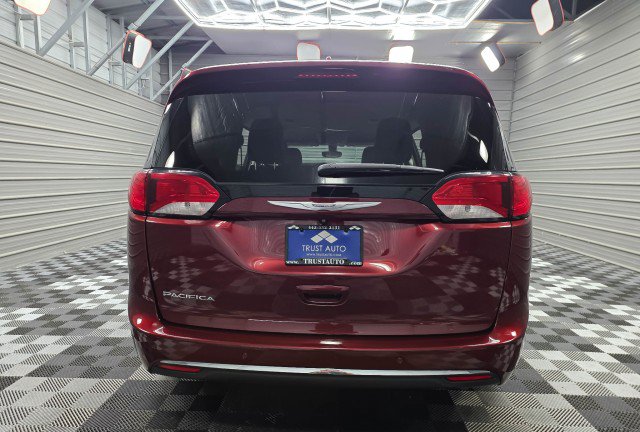 Used 2017 Chrysler Pacifica Touring-L FWD image 7
