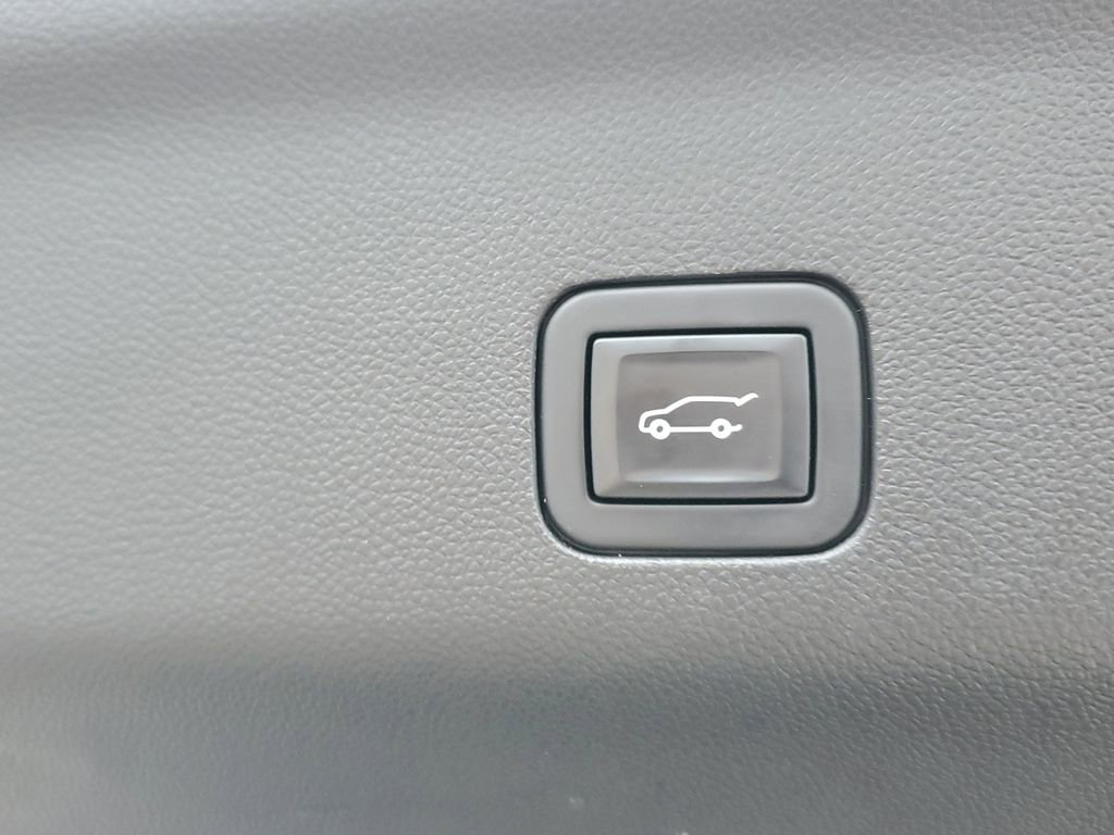 Used 2021 Chevrolet Tahoe Premier w/ Premium Package image 26