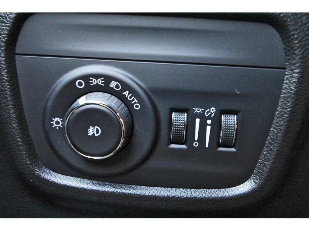 Used 2023 Jeep Grand Cherokee Overland AWD/4WD image 19