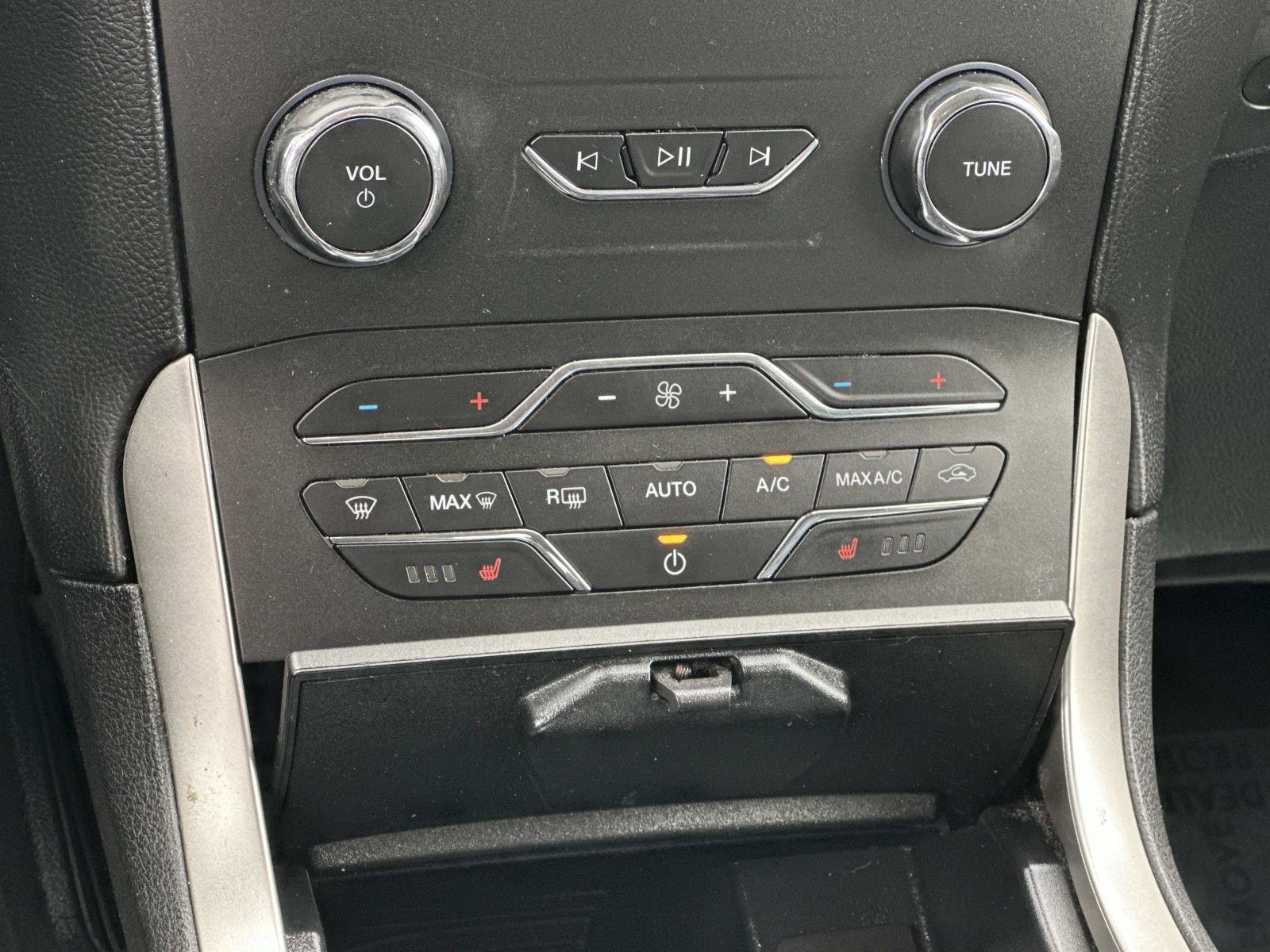 Used 2020 Ford Edge SEL w/ Convenience Package AWD/4WD image 4