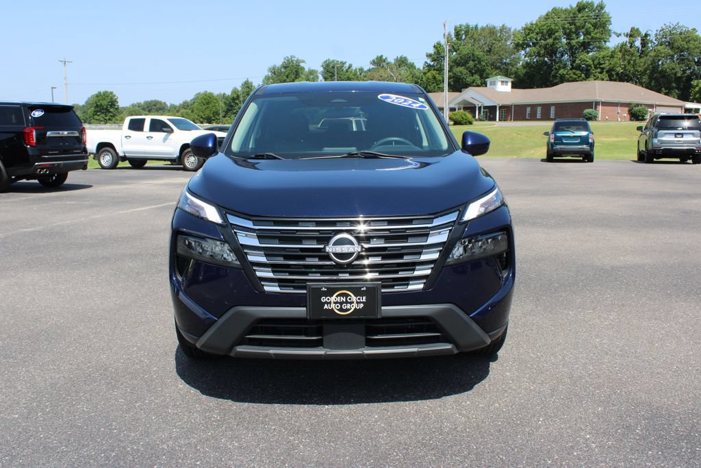 Used 2024 Nissan Rogue SV AWD/4WD image 3