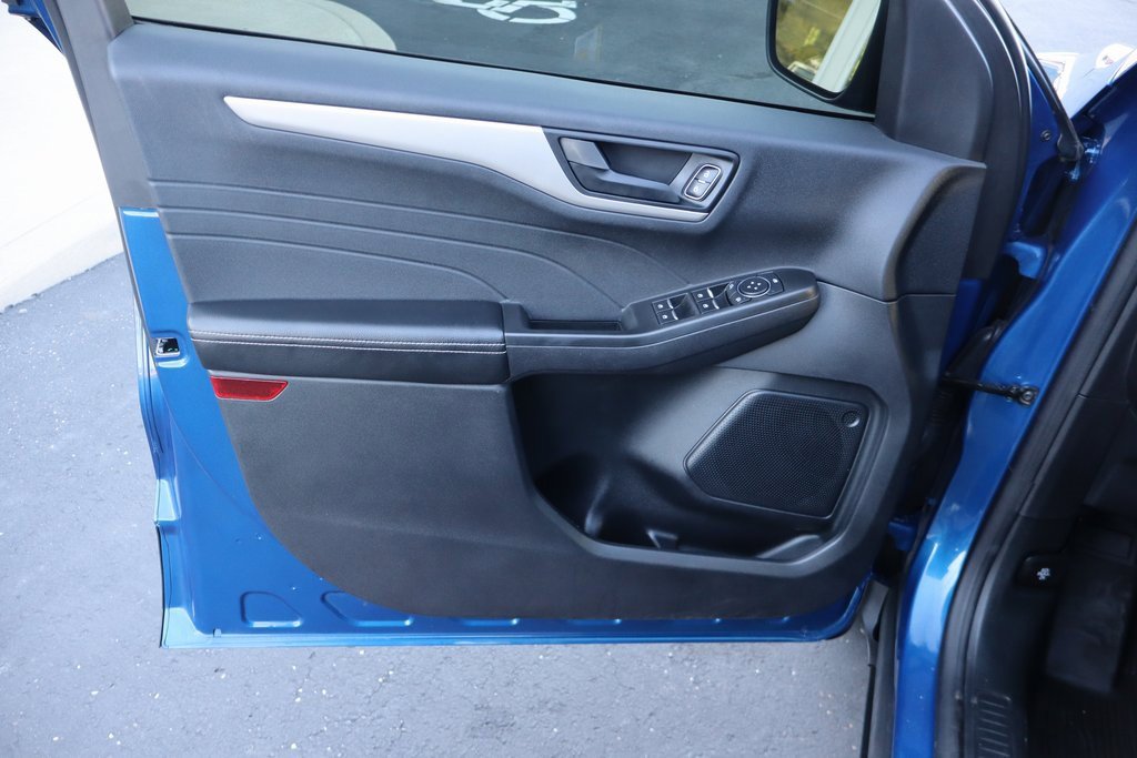 Used 2022 Ford Escape SE w/ SE Sport Appearance Package image 24