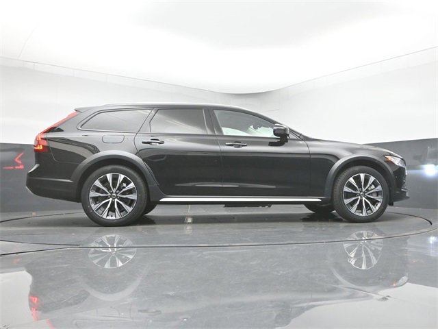 Certified 2024 Volvo V90 B6 Cross Country Plus image 44