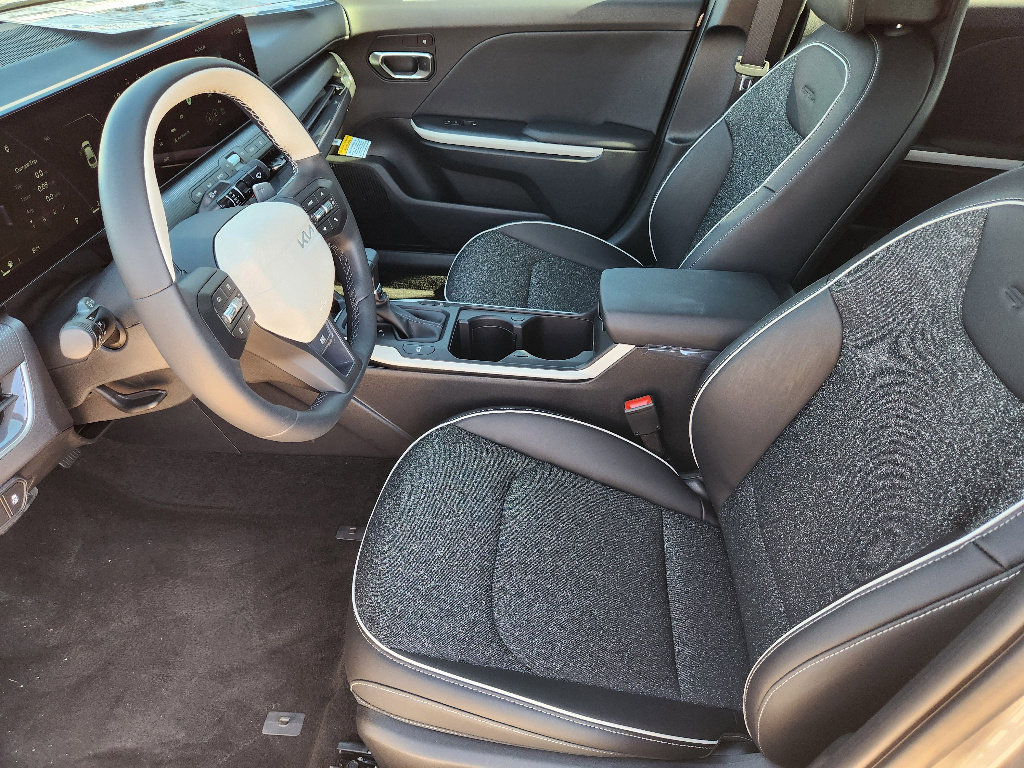 New 2025 Kia K4 GT-Line w/ GT-Line Sunroof Package image 8