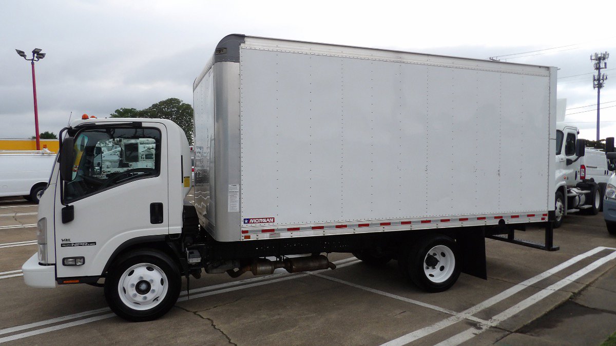 Used 2020 Isuzu NPR RWD image 4