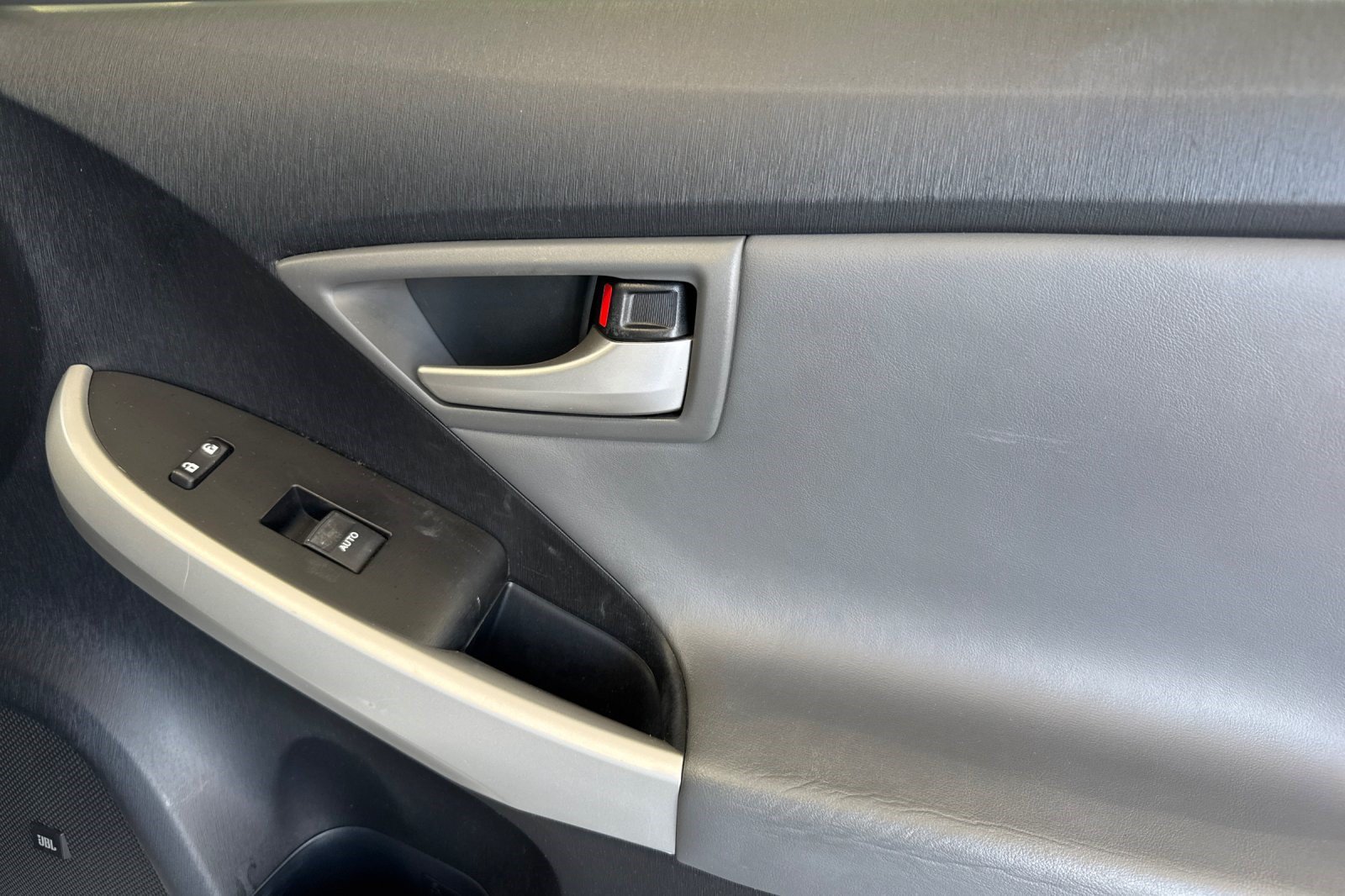Used 2015 Toyota Prius Five FWD image 21