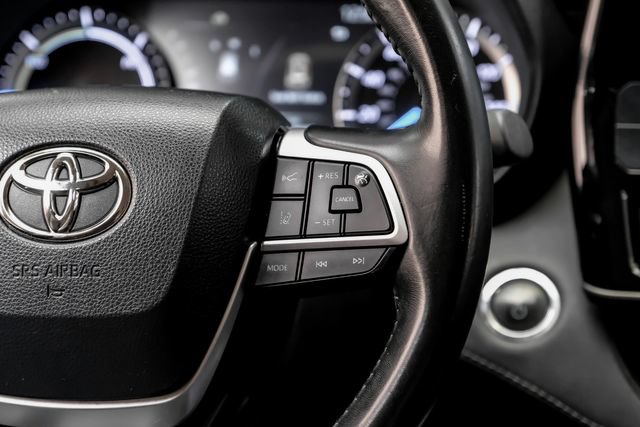 Used 2023 Toyota Highlander LE AWD/4WD image 23