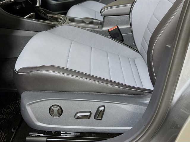 New 2026 Volkswagen Jetta SE FWD image 15