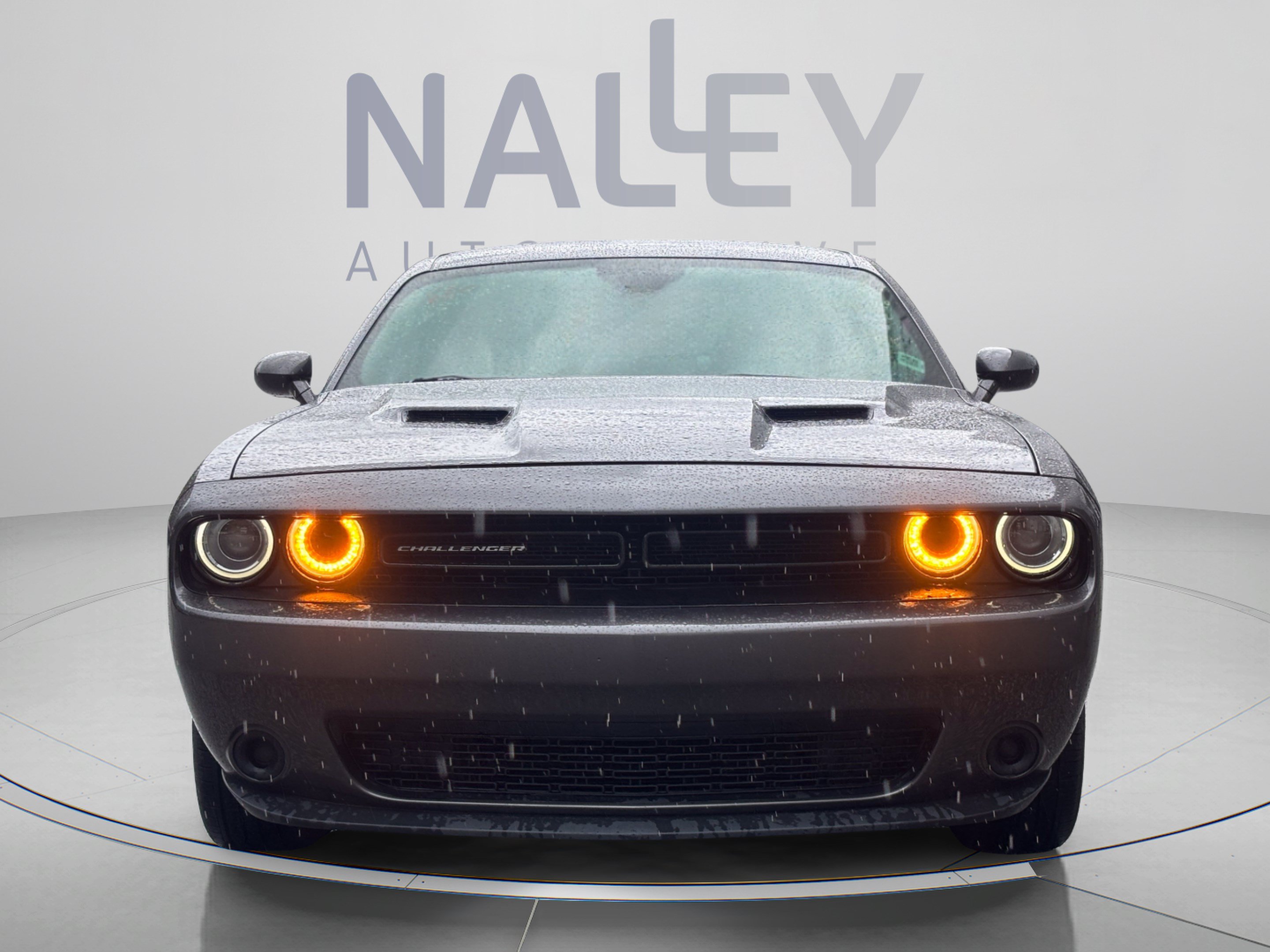 Used 2016 Dodge Challenger SXT RWD image 9