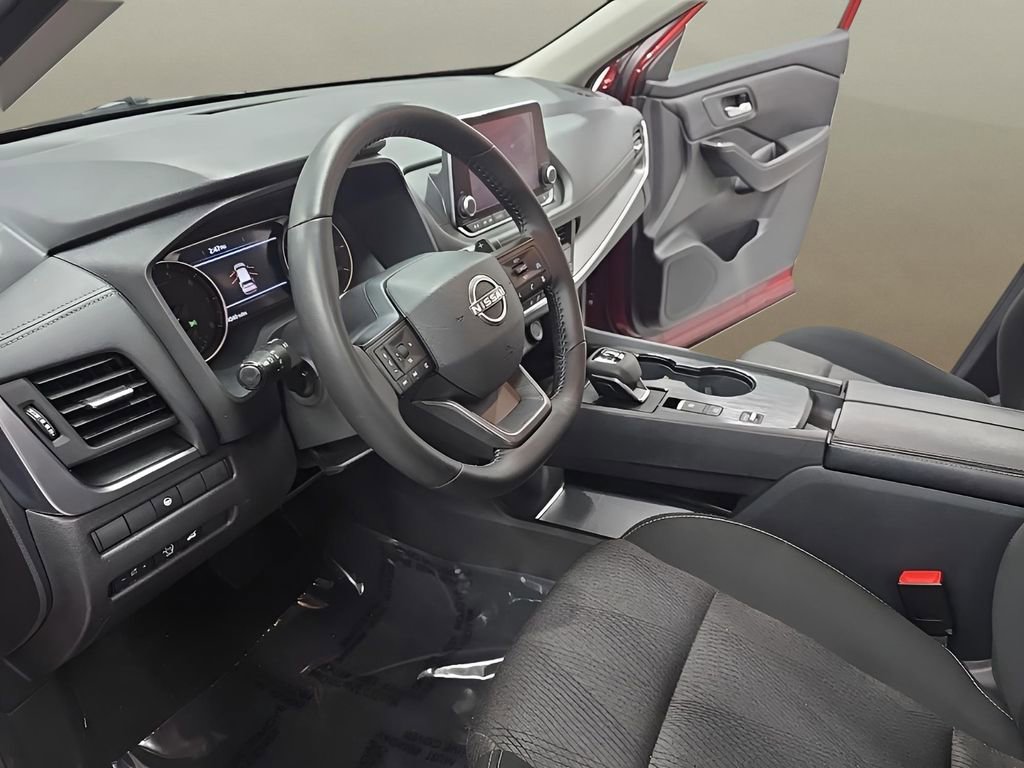 Used 2025 Nissan Rogue SV image 12