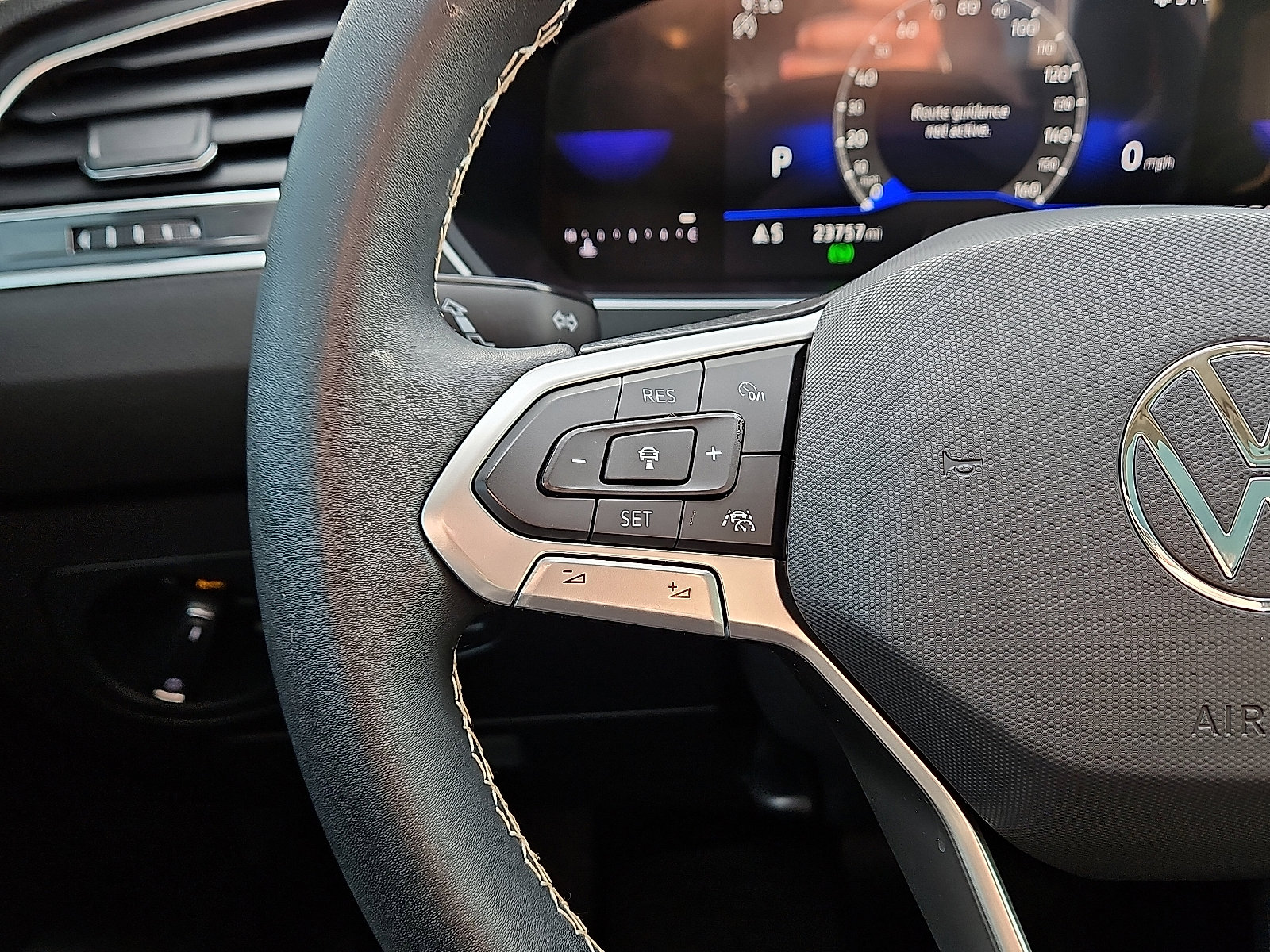 Certified 2023 Volkswagen Tiguan SE w/ Panoramic Sunroof Package image 17