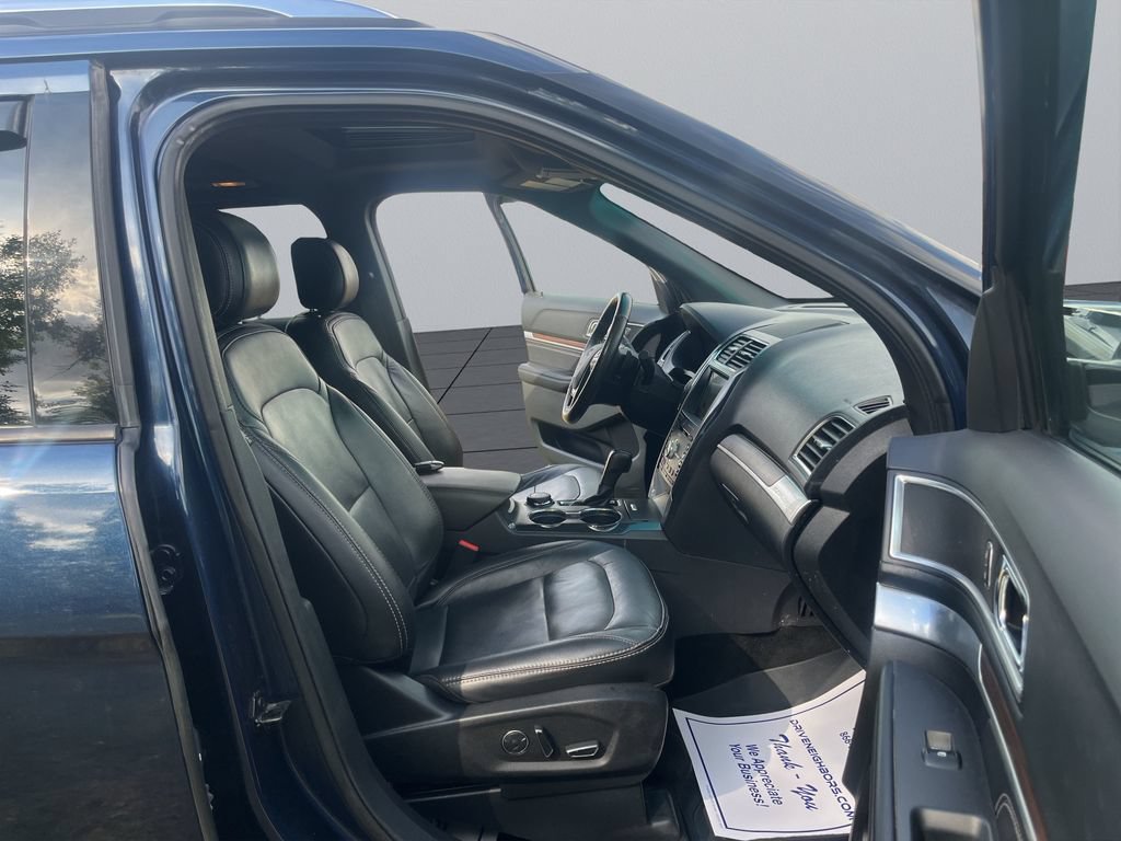 Used 2017 Ford Explorer Limited w/ Equipment Group 301A AWD/4WD image 28