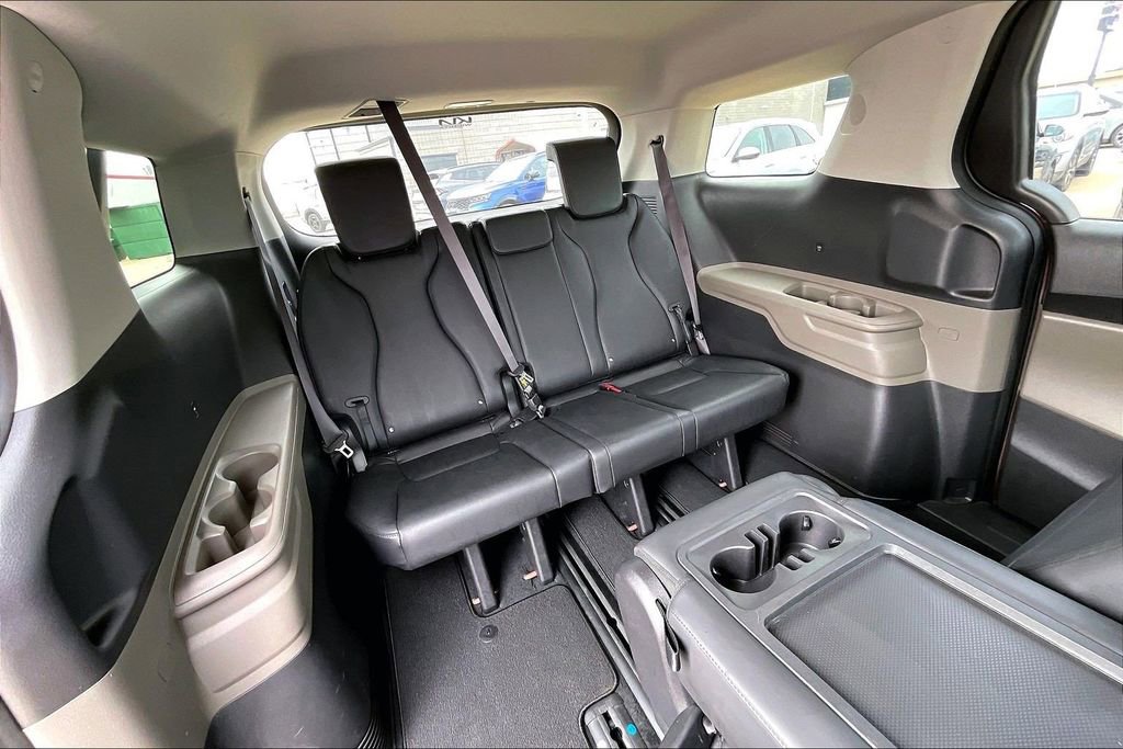 Used 2025 Kia Carnival image 27