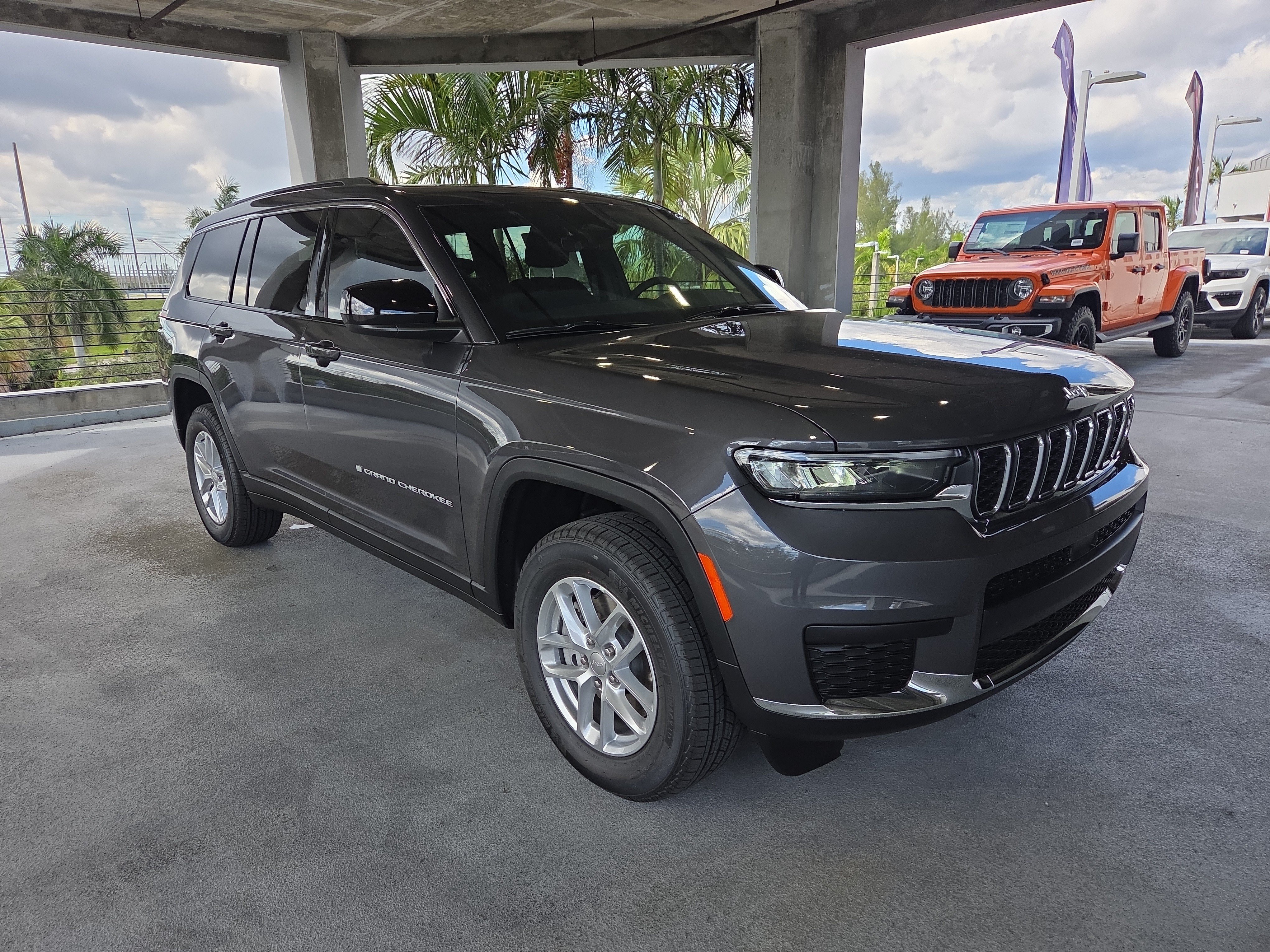 New 2025 Jeep Grand Cherokee L Laredo RWD image 2