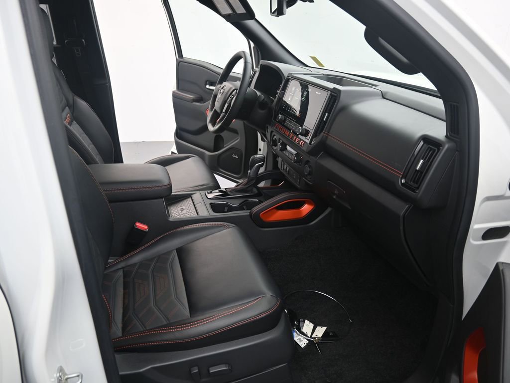 Used 2025 Nissan Frontier PRO-4X w/ Pro Premium Package image 19