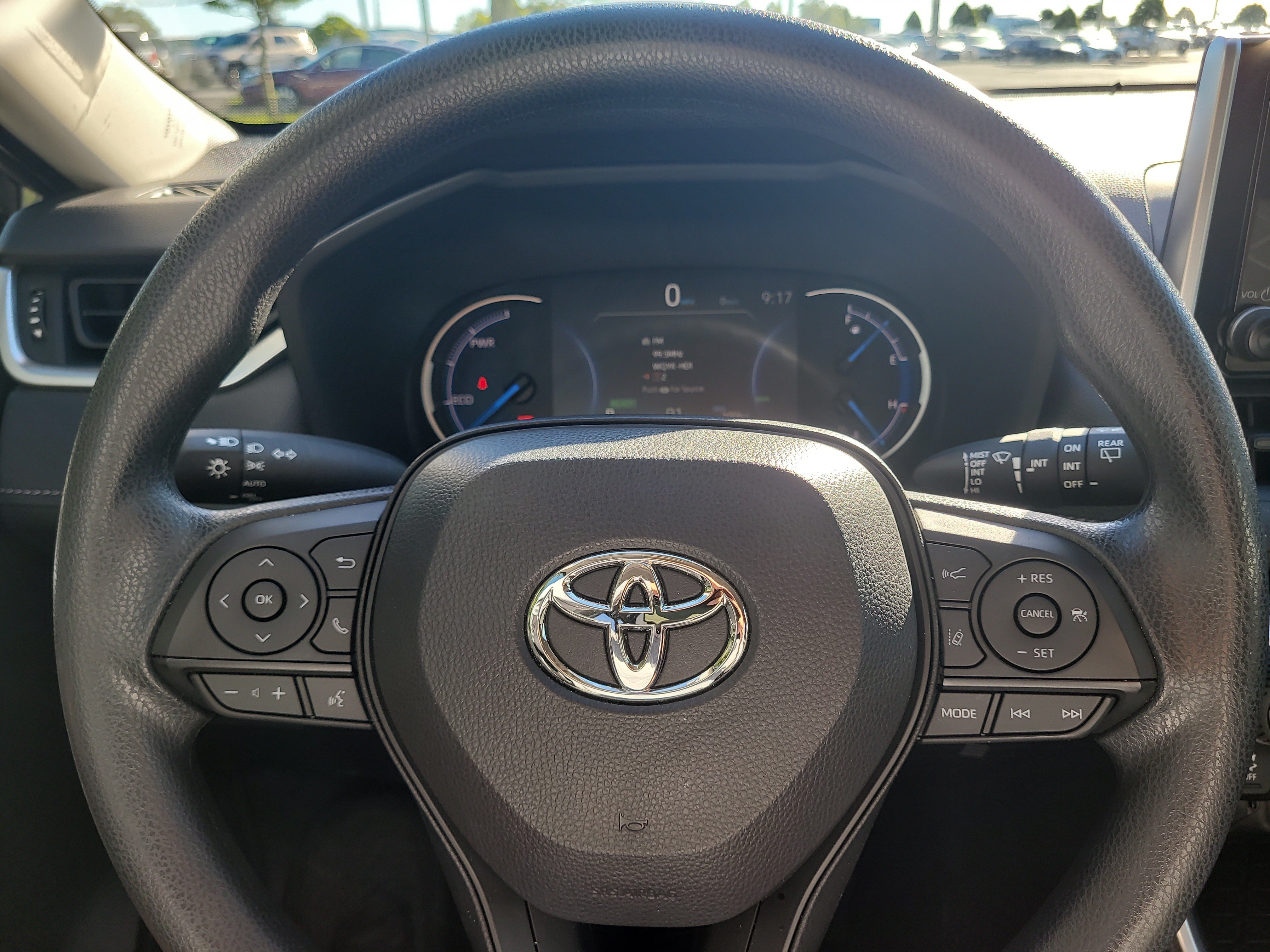 Used 2025 Toyota RAV4 XLE AWD/4WD image 30
