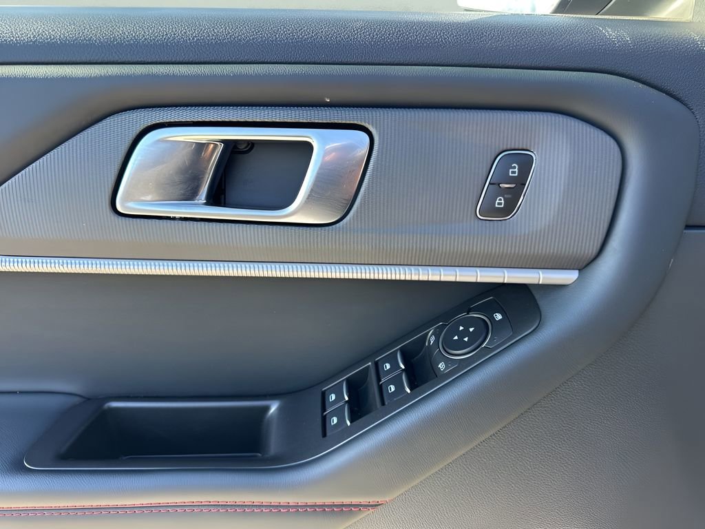 Used 2025 Ford Explorer ST-Line w/ ST-Line Street Pack image 27