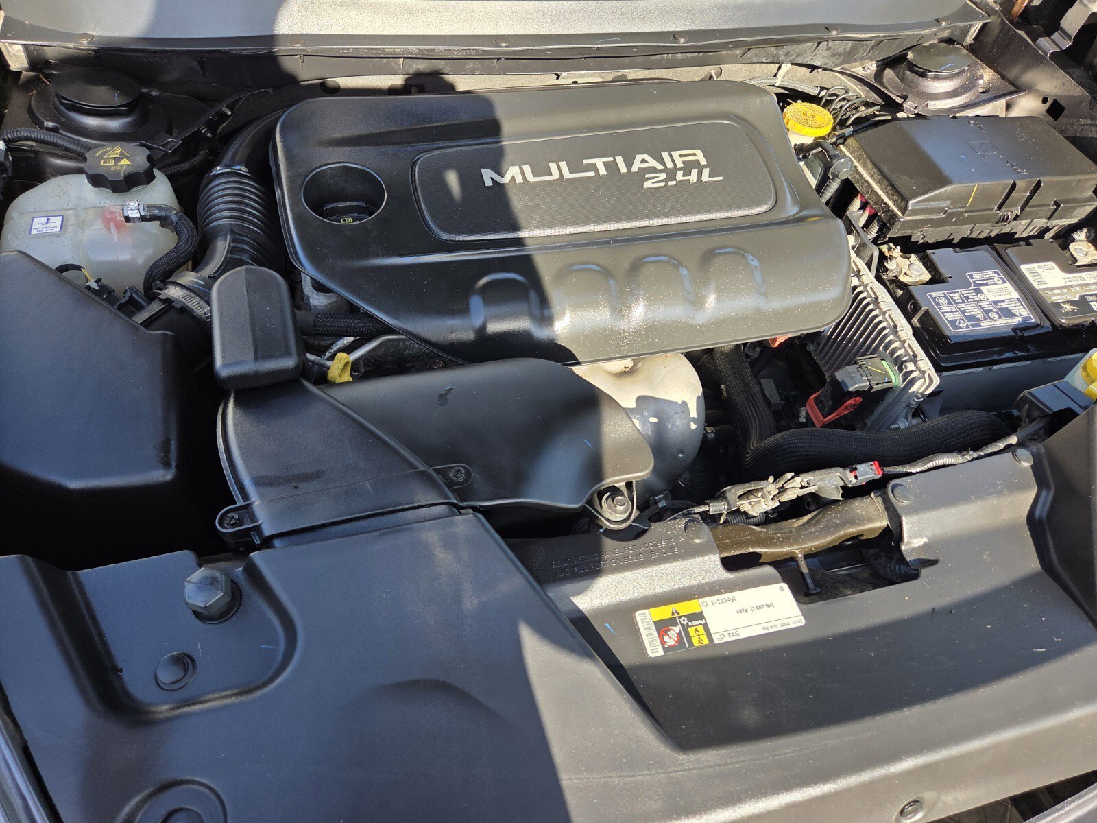 Used 2018 Jeep Cherokee Latitude Plus w/ Comfort/Convenience Group FWD image 18