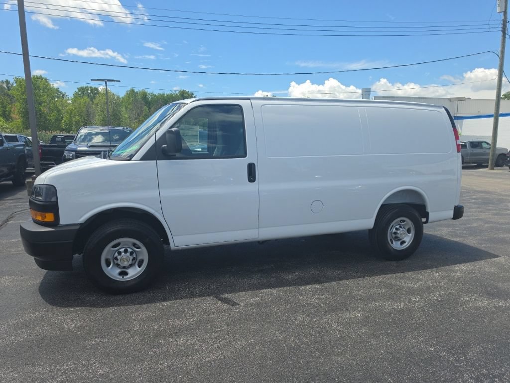 New 2026 Chevrolet Express 2500 w/ Driver Convenience Package RWD image 4