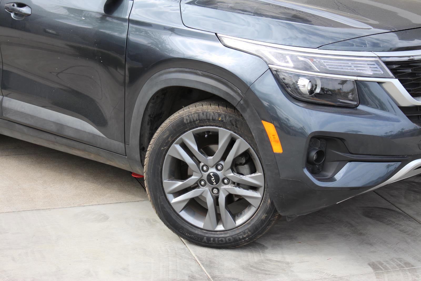 Certified 2022 Kia Seltos S image 3