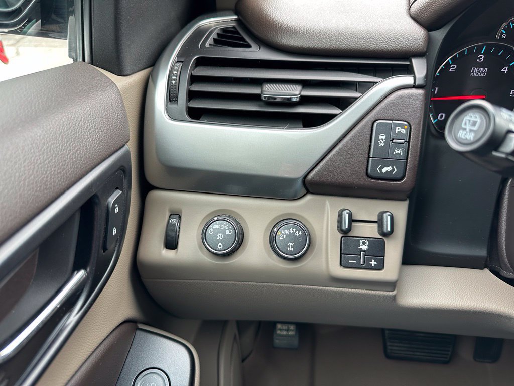 Used 2018 Chevrolet Suburban Premier AWD/4WD image 14