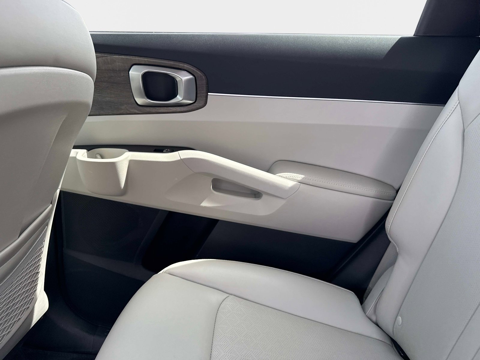 Used 2022 Kia Sorento EX w/ Panoramic Sunroof Package image 17