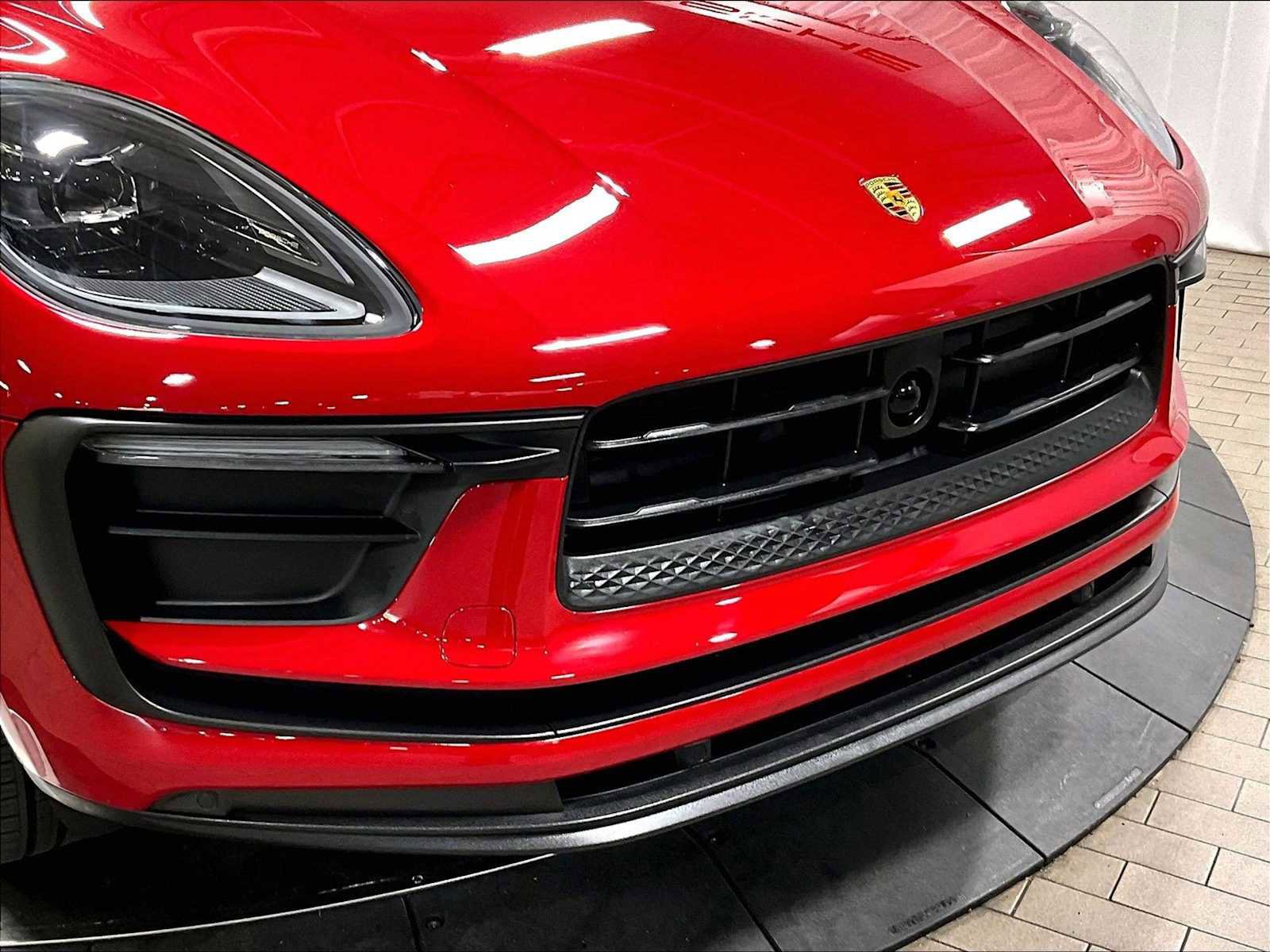 Used 2025 Porsche Macan image 32