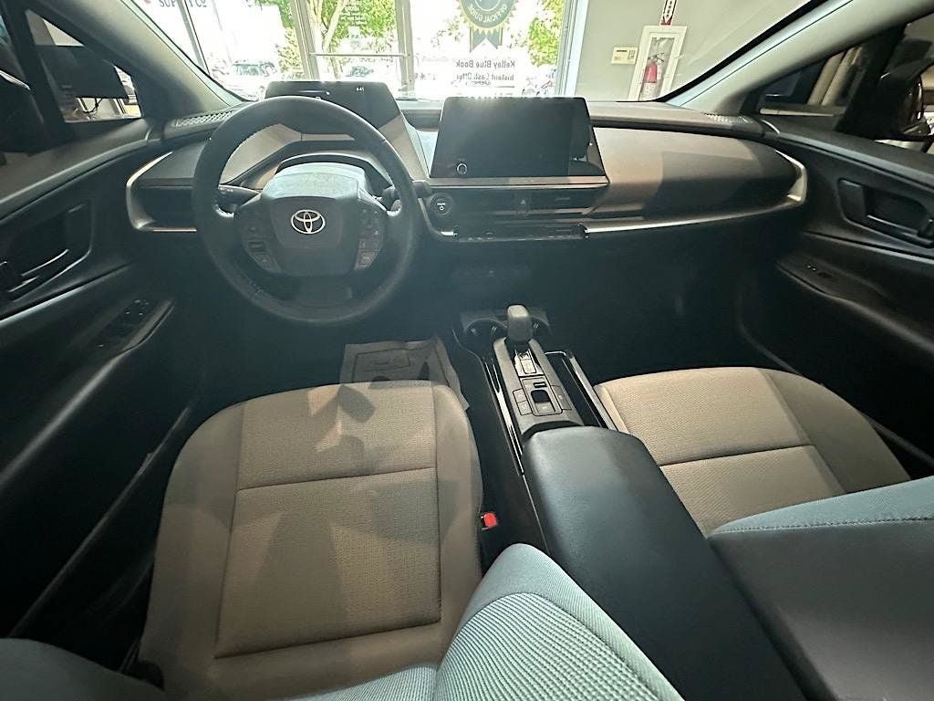 Certified 2025 Toyota Prius LE FWD image 16
