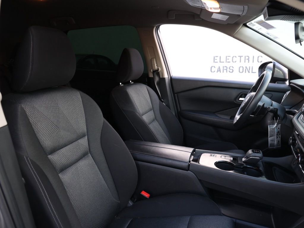 Used 2024 Nissan Rogue SV image 21