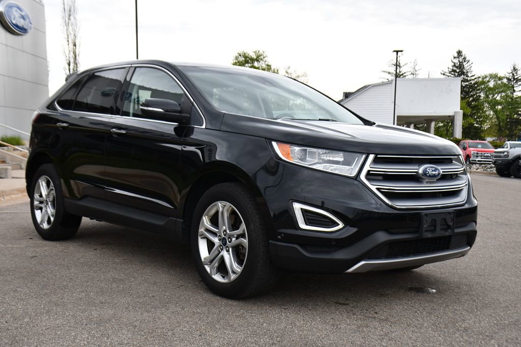 Used 2018 Ford Edge Titanium w/ Equipment Group 302A AWD/4WD image 9