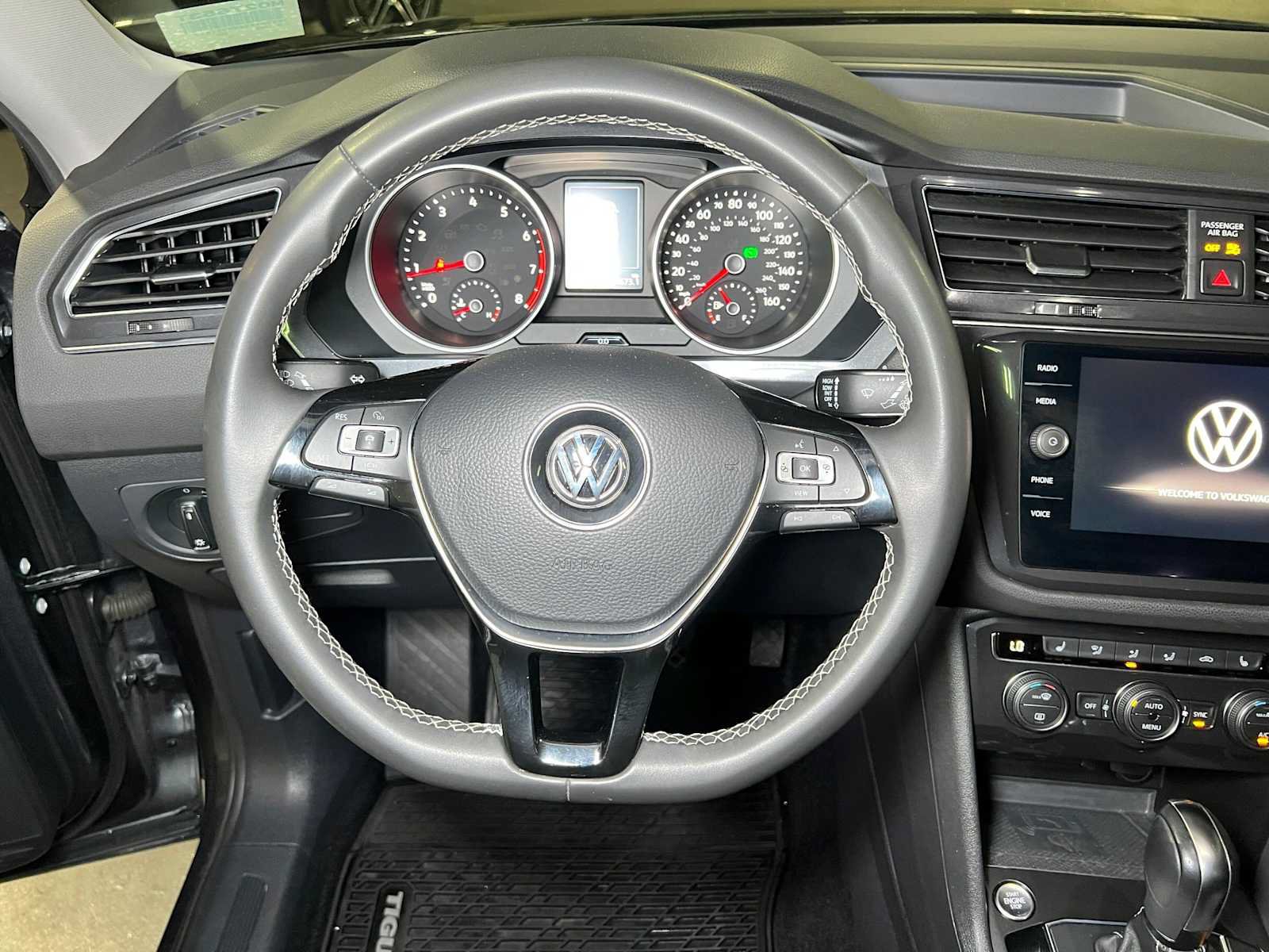 Used 2021 Volkswagen Tiguan SE w/ Panoramic Sunroof Package AWD/4WD image 29