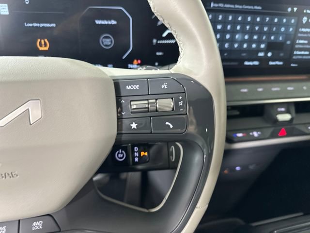 Used 2024 Kia EV9 Land image 16
