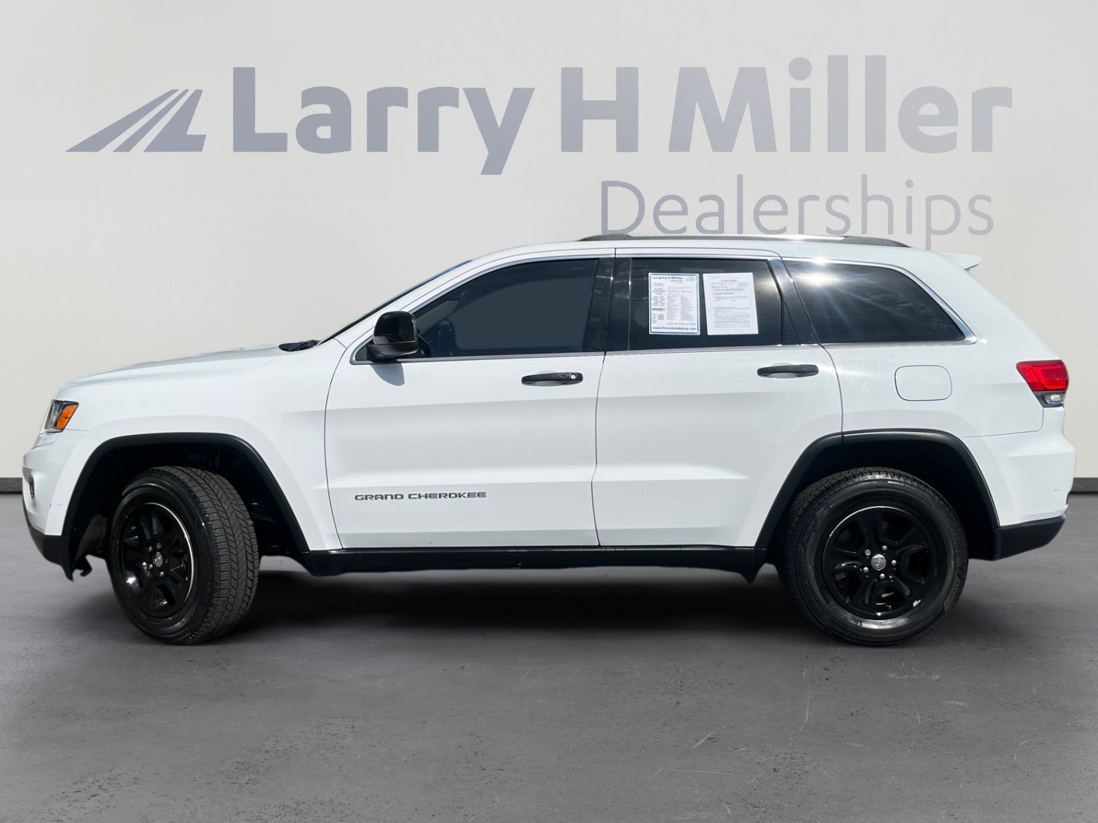Used 2015 Jeep Grand Cherokee Laredo w/ Quick Order Package 23E image 2