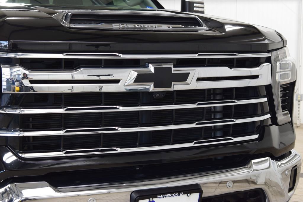 Used 2024 Chevrolet Silverado 2500 LTZ w/ LTZ Plus Package image 11