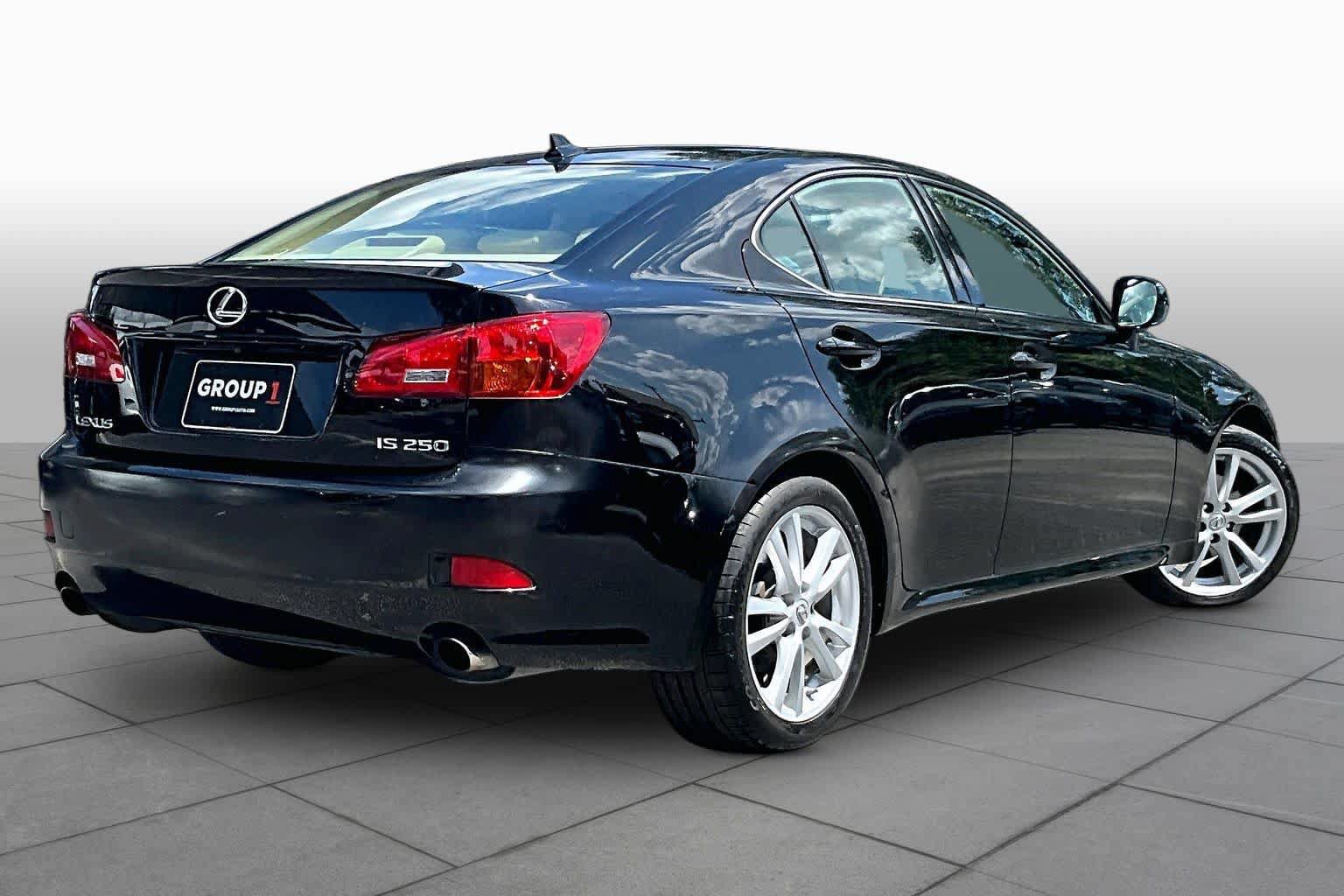 Used 2007 Lexus IS 250 w/ Premium Pkg RWD image 12