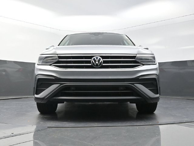 Used 2023 Volkswagen Tiguan SE FWD image 32