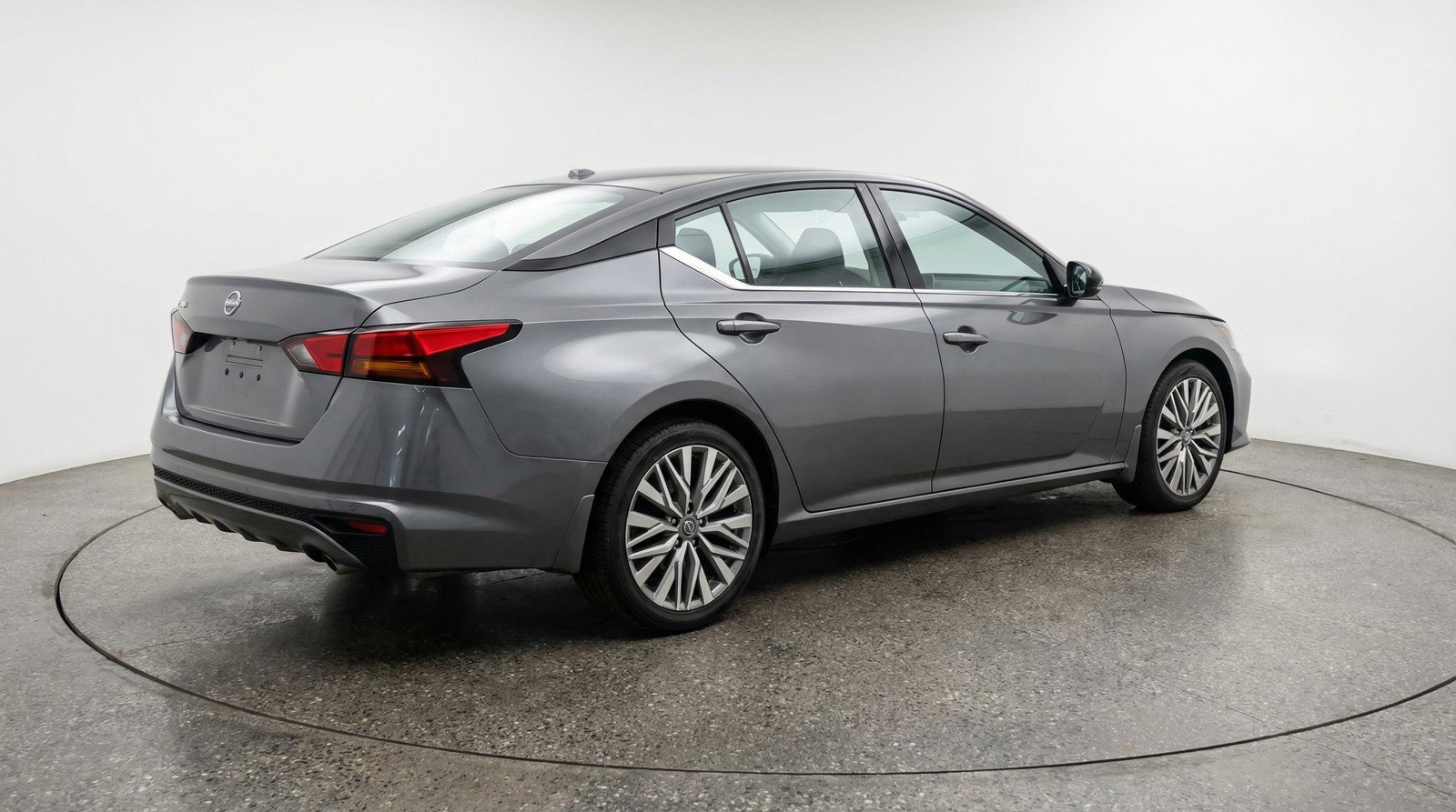 Used 2025 Nissan Altima 2.5 SV FWD image 9