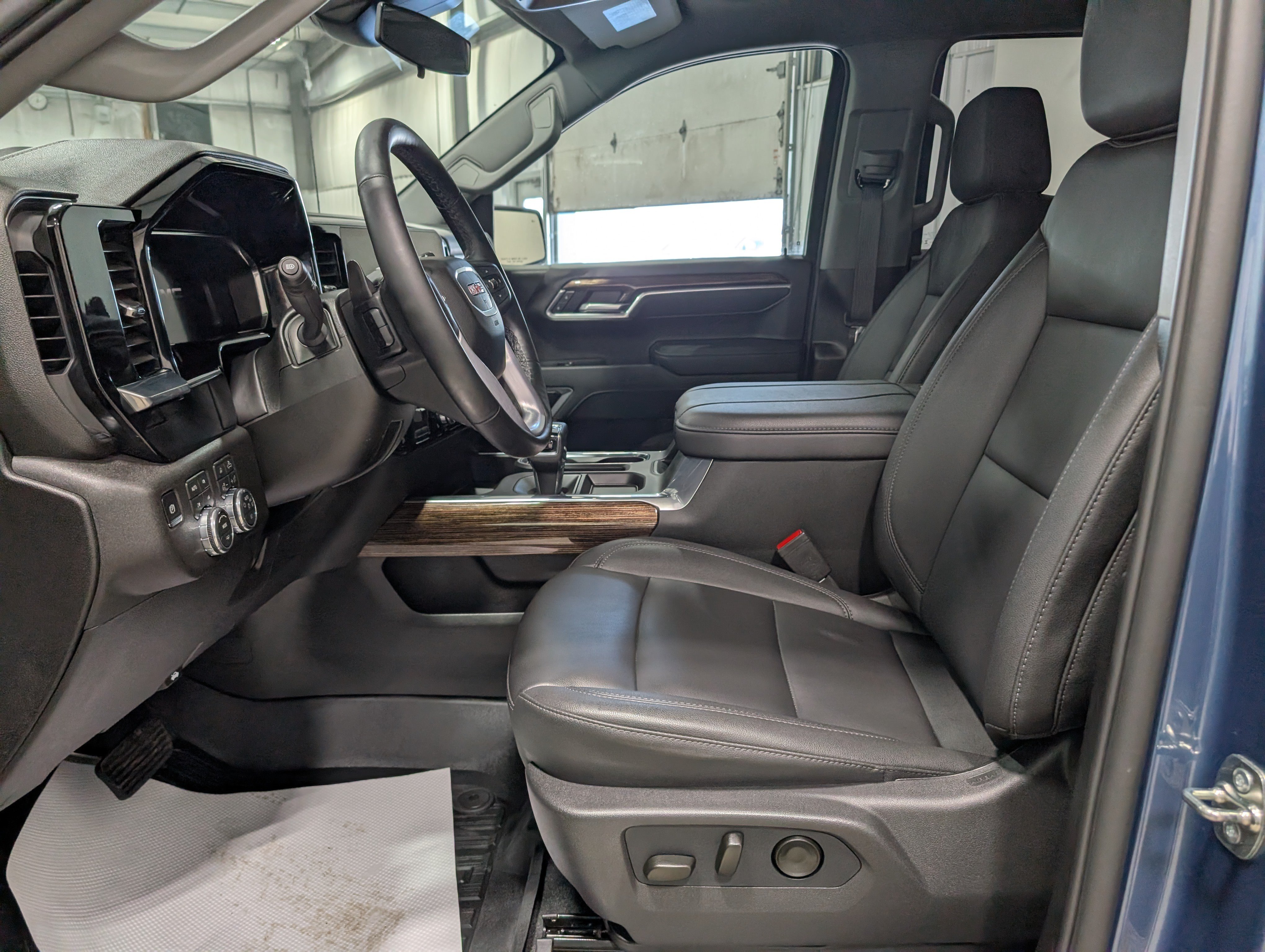 Used 2026 GMC Sierra 1500 Elevation w/ Elevation Premium Package AWD/4WD image 16