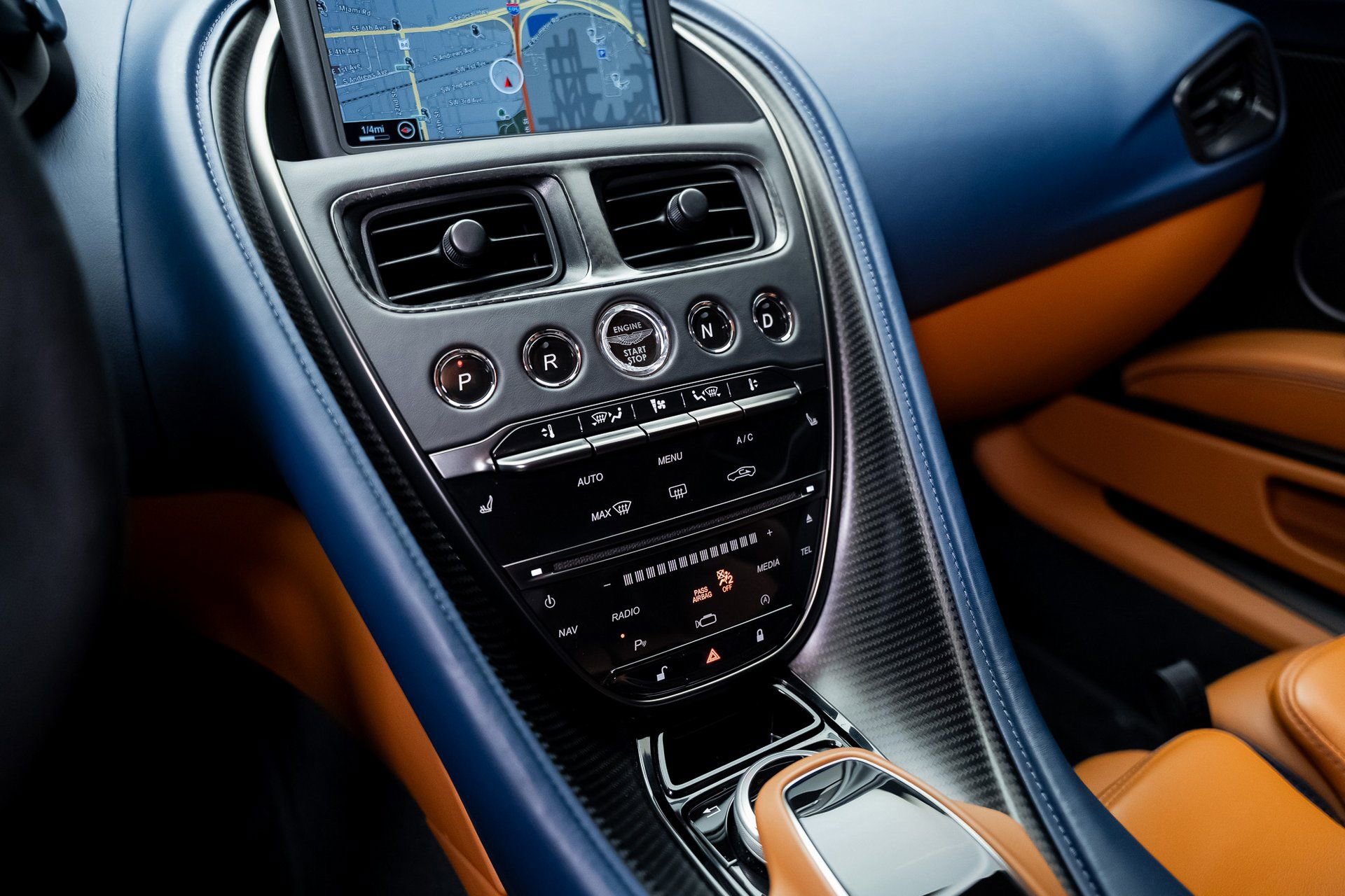 Used 2023 Aston Martin DBS Coupe image 55