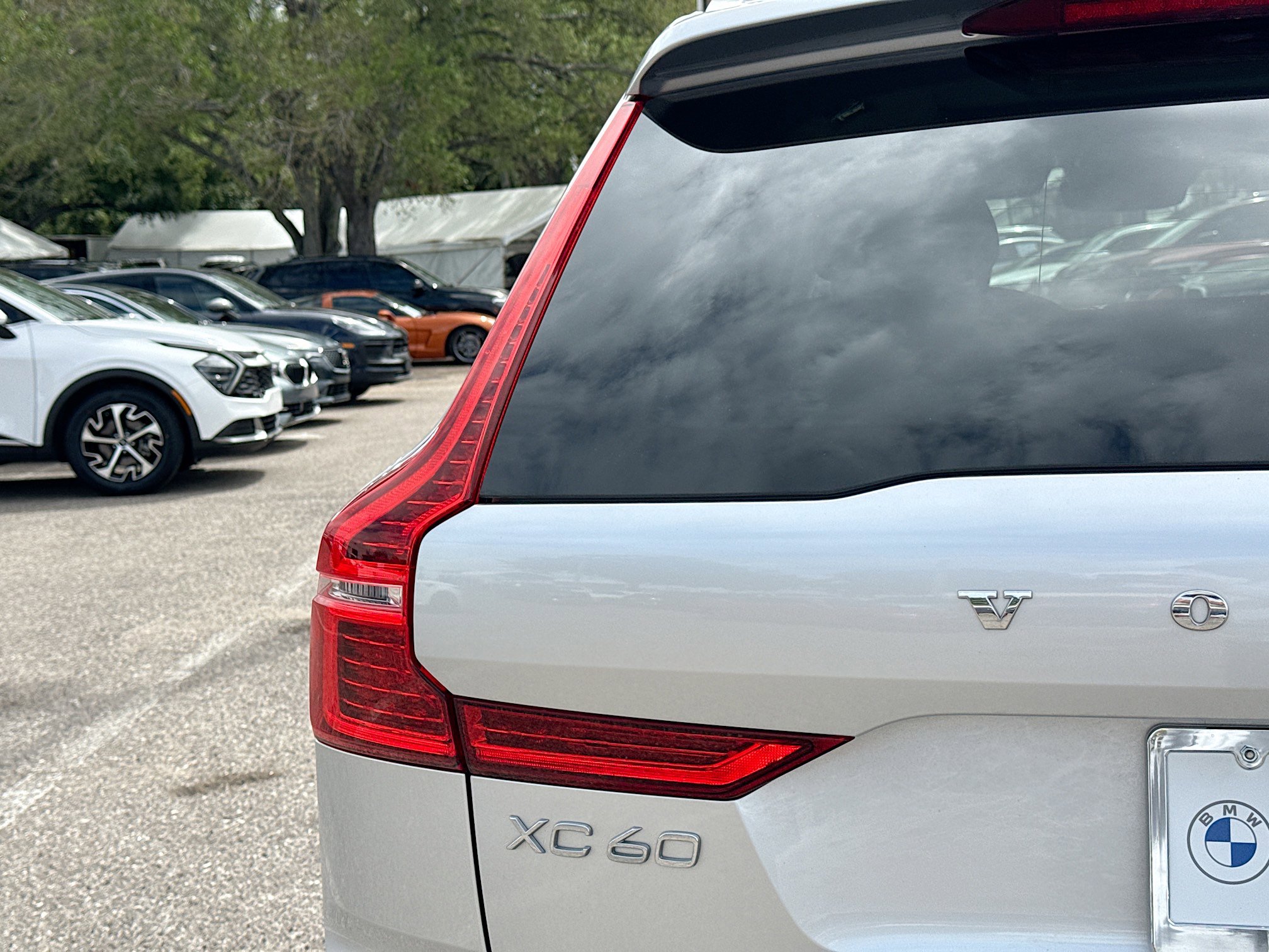 Used 2019 Volvo XC60 T5 Momentum w/ Multimedia Package image 10