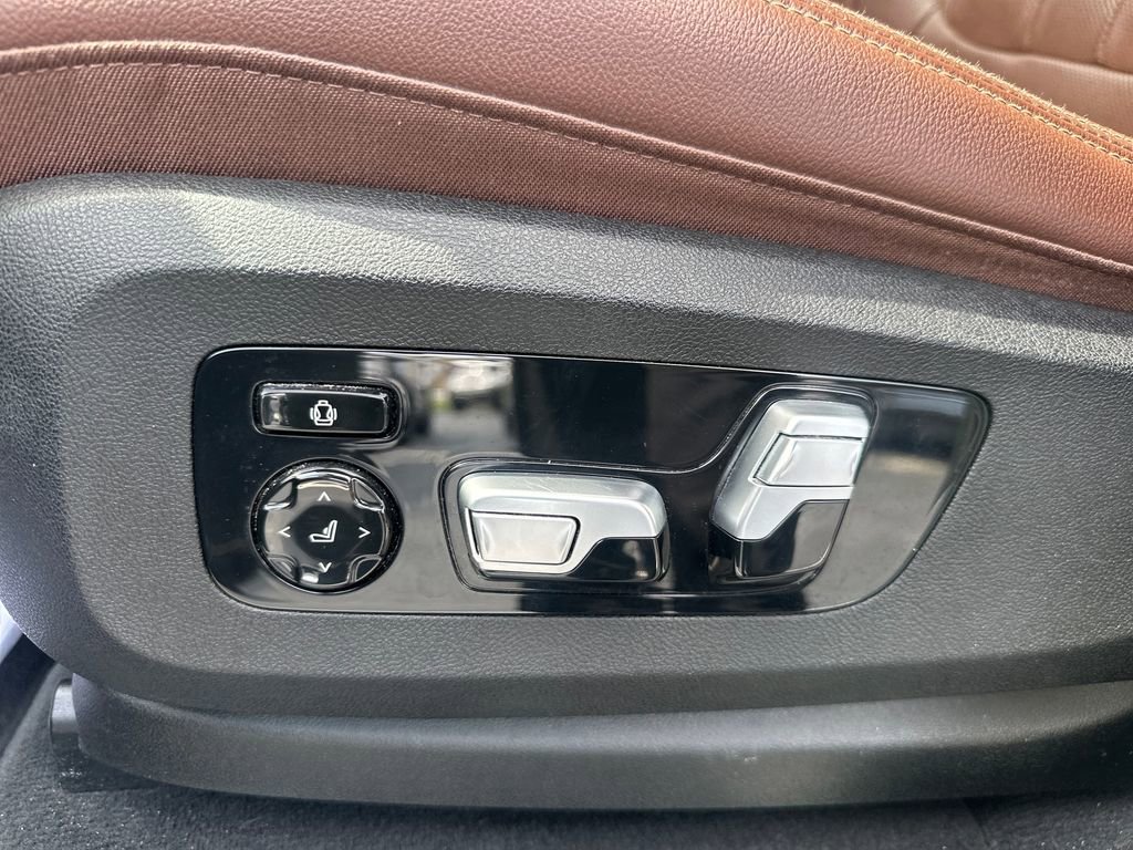 Used 2020 BMW X5 xDrive40i w/ Executive Package image 16