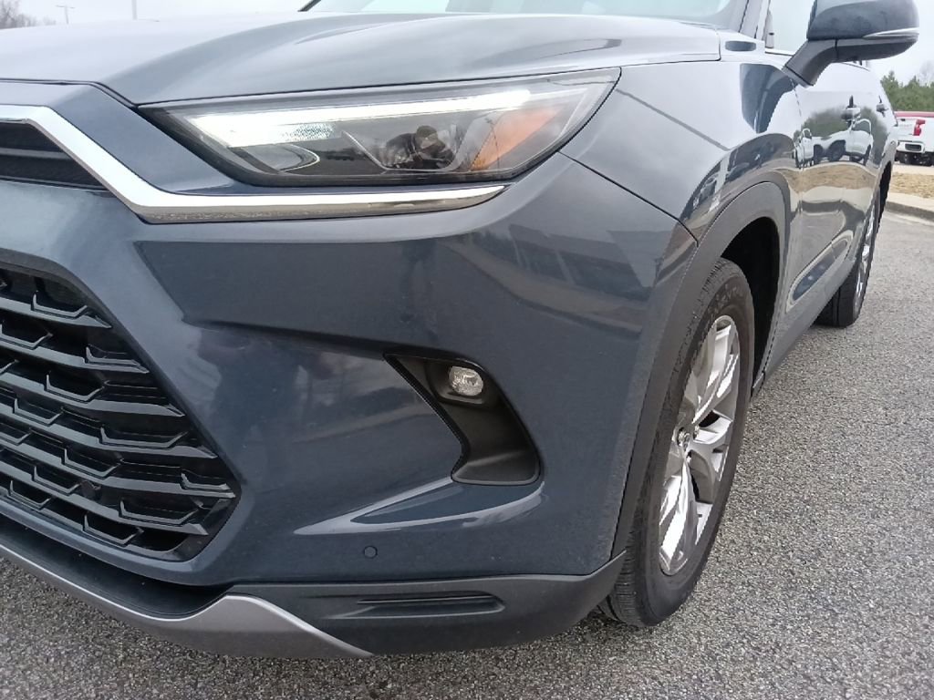Used 2025 Toyota Grand Highlander AWD image 9