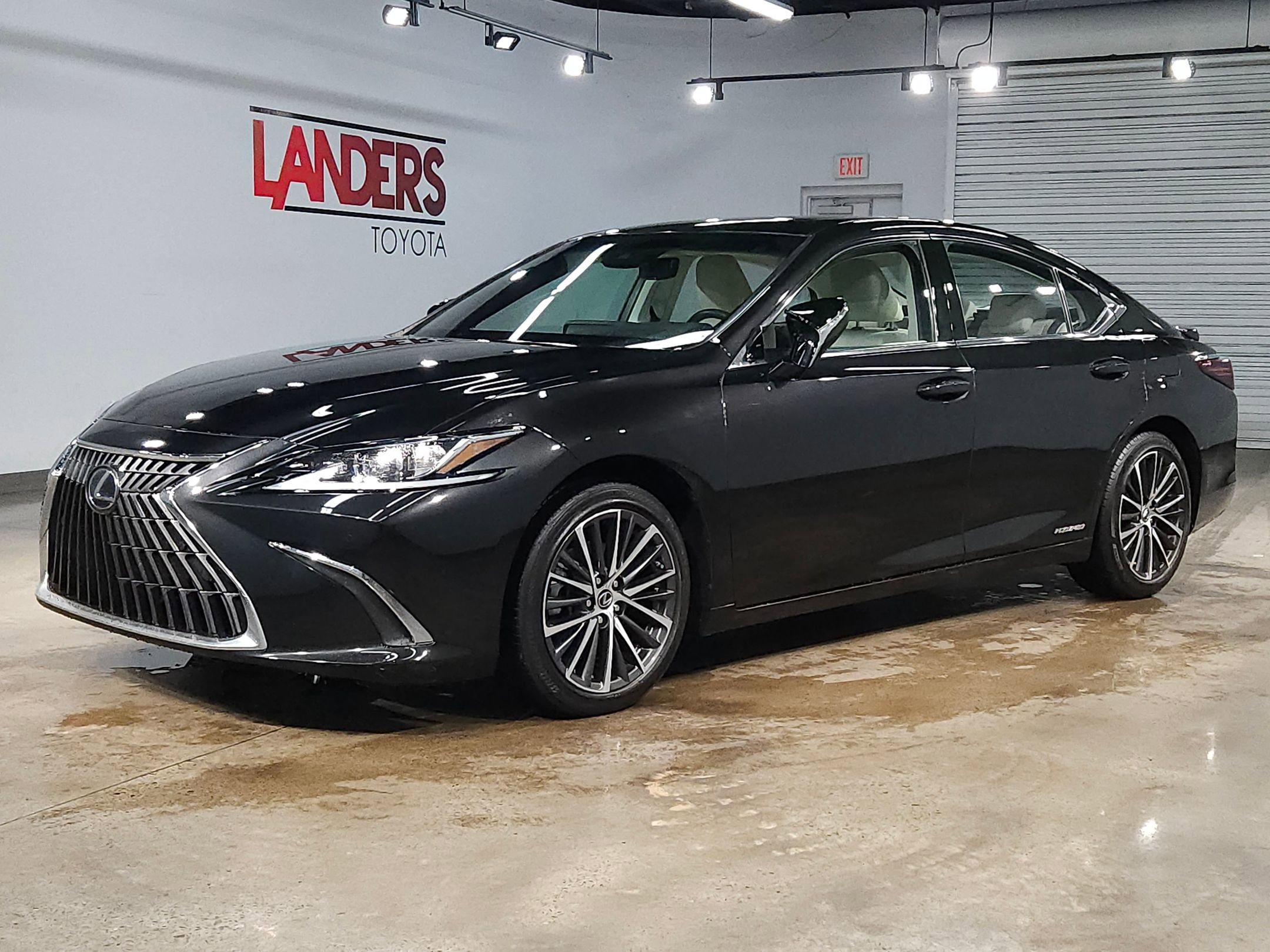 Used 2022 Lexus ES 300h w/ Premium Package image 3