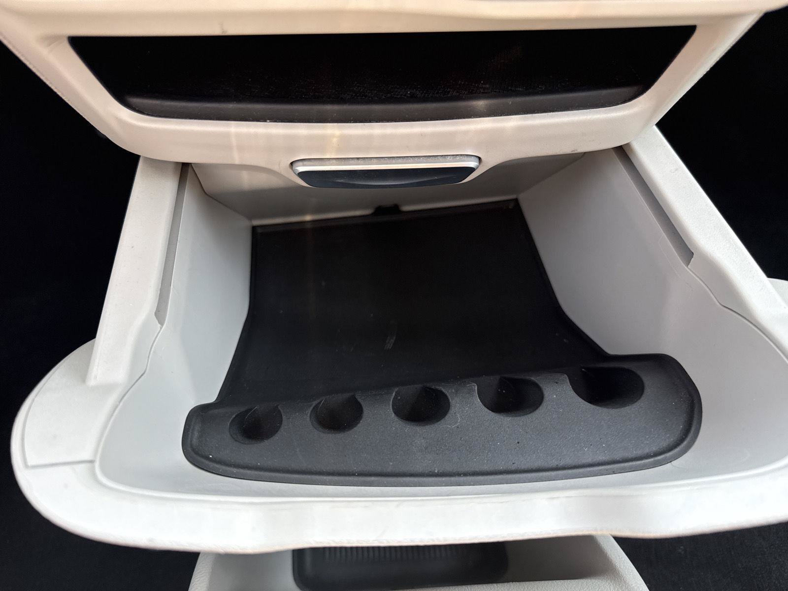 Used 2023 Chrysler Voyager LX FWD image 27
