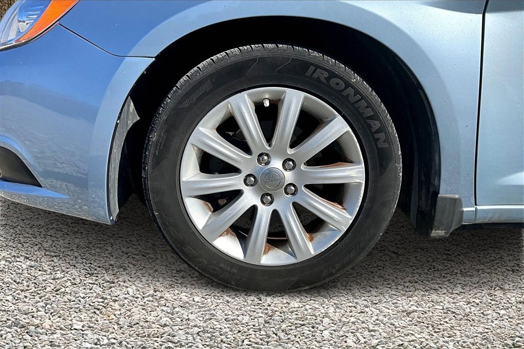 Used 2014 Chrysler 200 Touring image 7