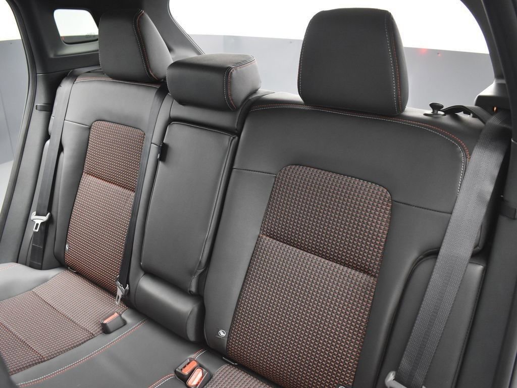 New 2026 Nissan Kicks SR w/ Cold Weather Package image 17