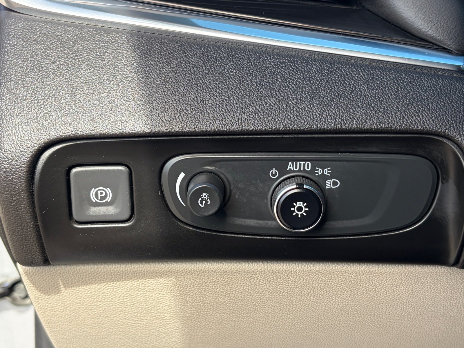 Used 2020 Buick Enclave Premium w/ Surround and Sites Package FWD image 19